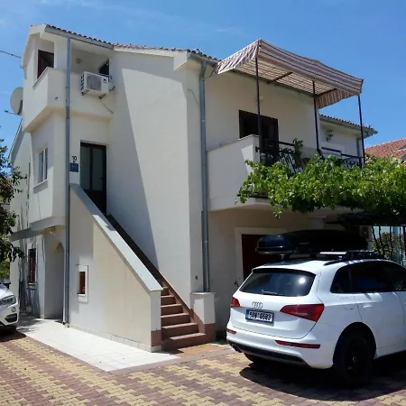 Vodice Mladen Apartman Za Familiju Exterior photo